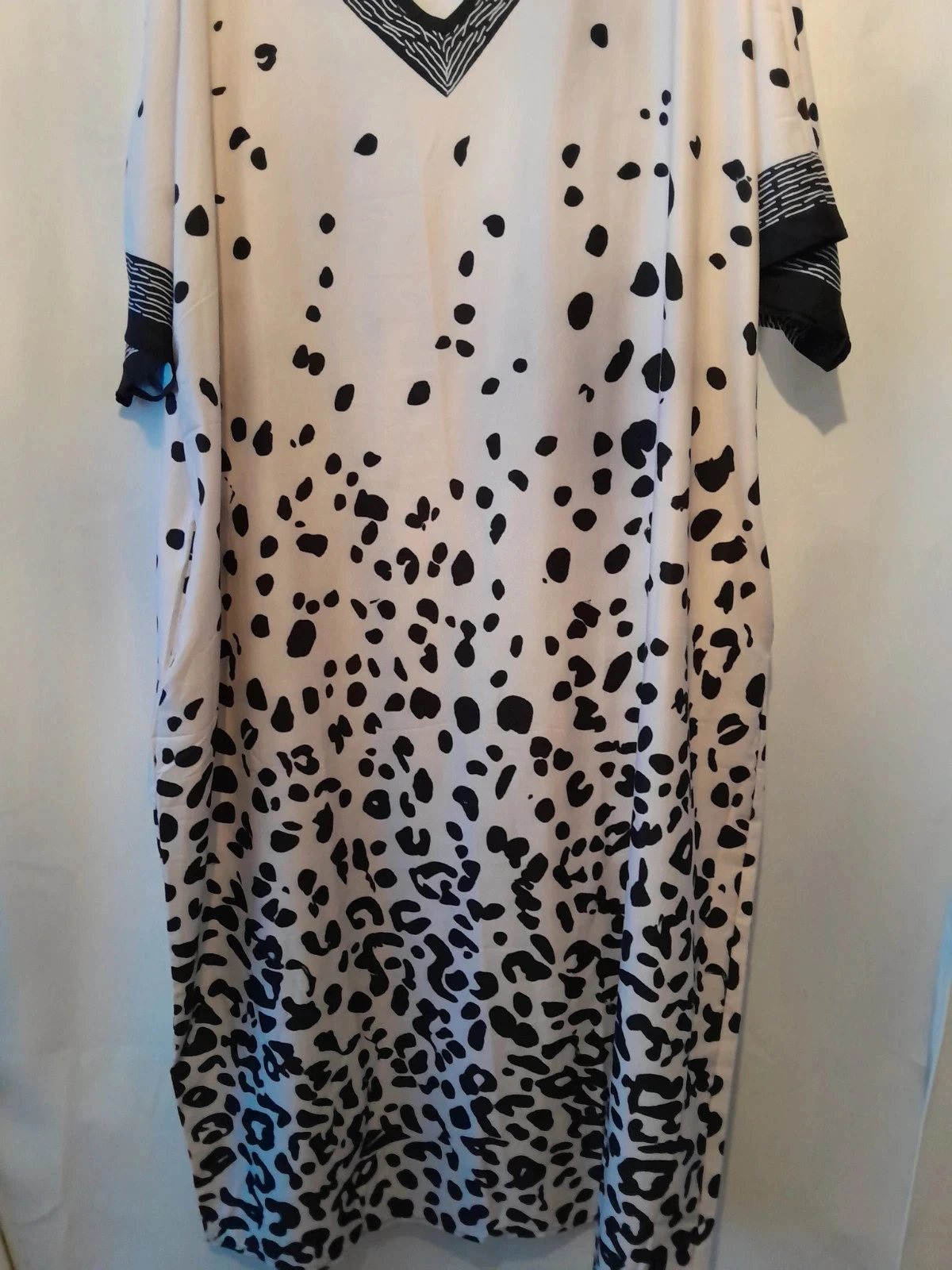 Black and white Dalmatian print flowy kaftan dress - Size 5XL – photo 5